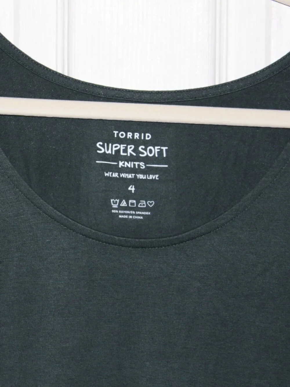 NWT Torrid Super Soft Hi/Low Tunic top Forest Green 4X(26W) Nice - Picture 2 of 7